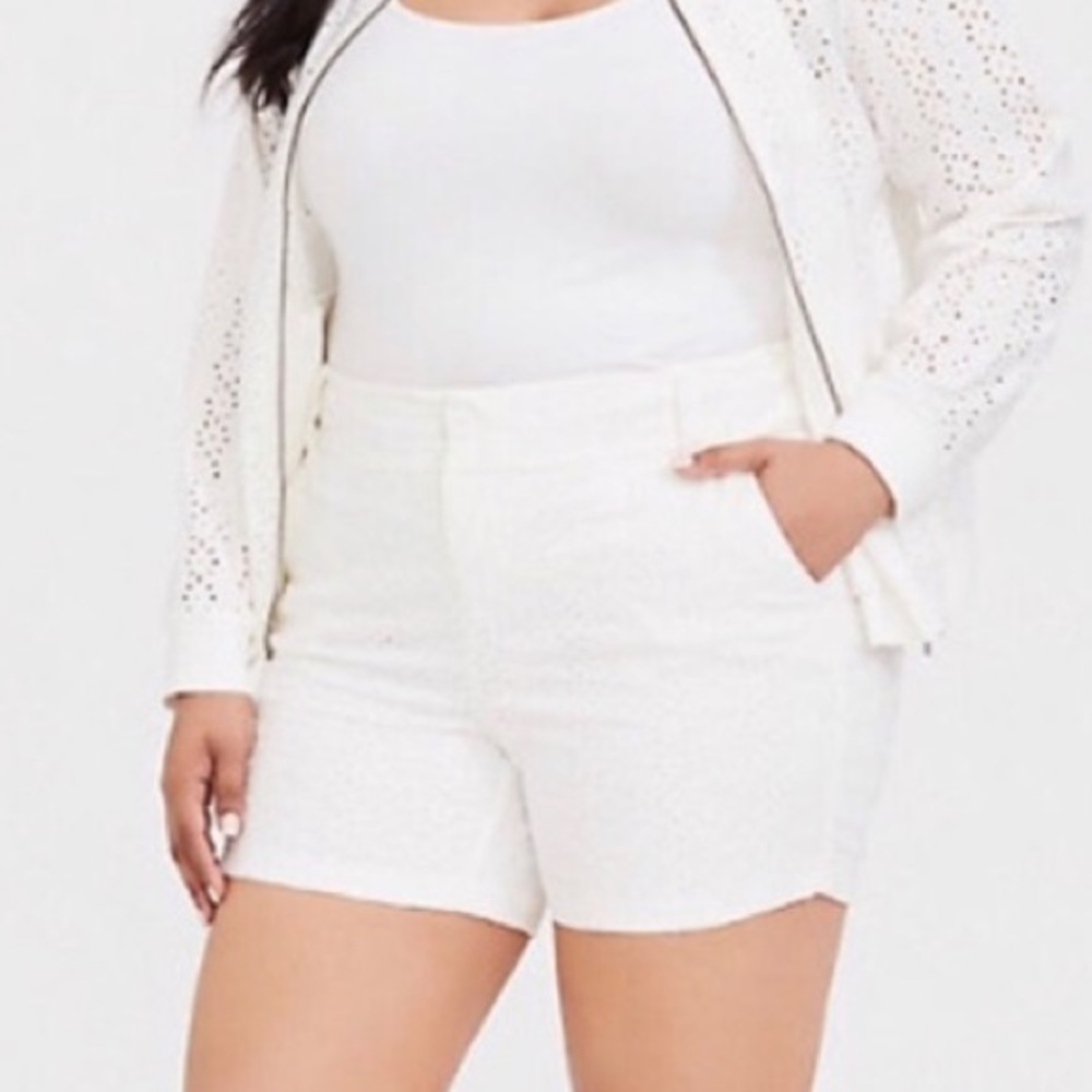 Torrid White Eyelet Shorts women’s size 16